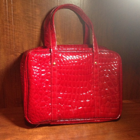 👝 Red Travel Accessory or Toiletry Bag.