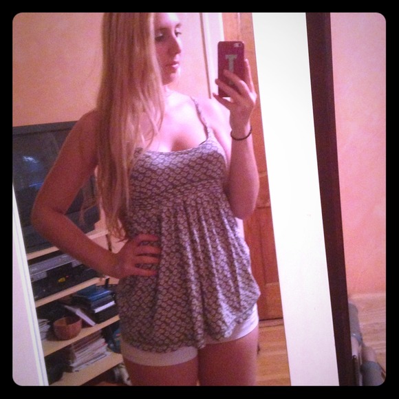 Floral tank top 💐🌸🌷🌹🌻🌺