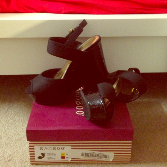 **SOLD**Bamboo black wedge flat!!!!