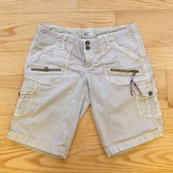 American Eagle Bermuda Shorts - Picture 2 of 3