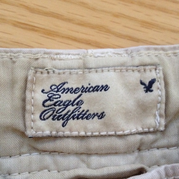 American Eagle Bermuda Shorts - Picture 3 of 3