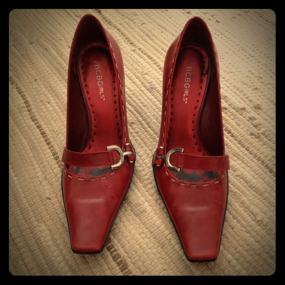 BCBGirls red pointed pumps