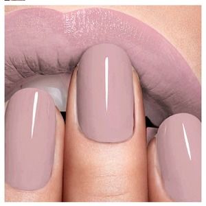 Love this color💋💄