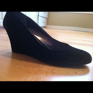 Wedge heels in black suede