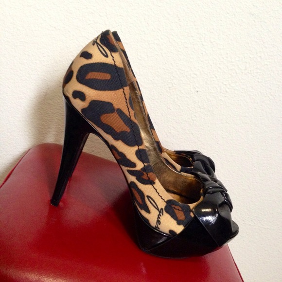 GUESS leopard open toe heels - Picture 1 of 3