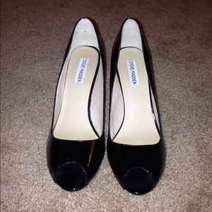 Steve Madden 3" black patent leather peep toe heel