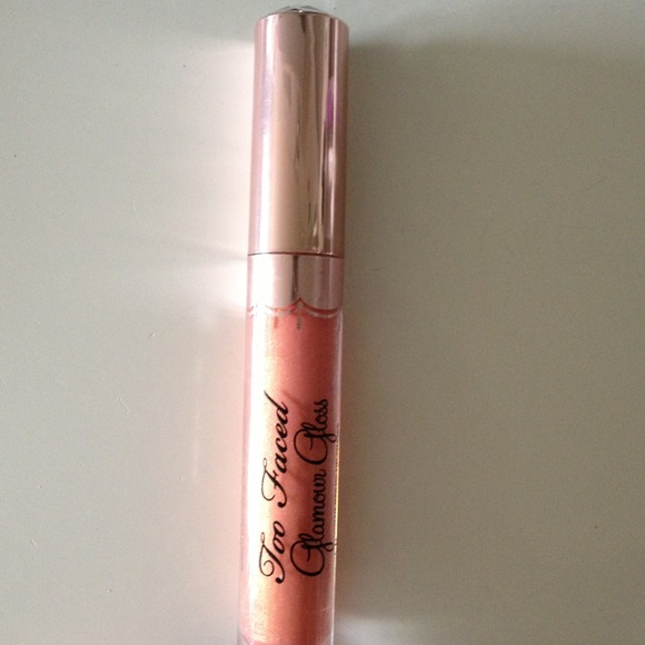 Too Faced lipgloss