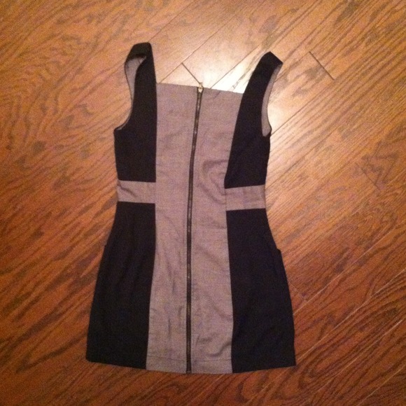 🚫SOLD🚫NEW Forever 21 Black and gray zip up dress - Picture 2 of 3