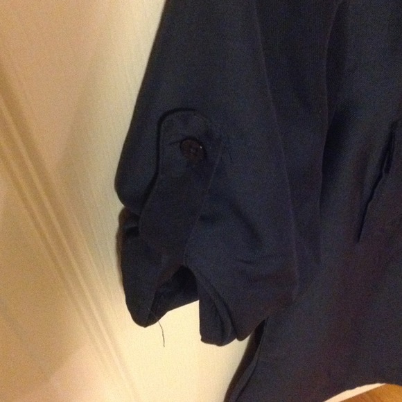 ❌SOLD LOCALLY❌ Navy Blouse - Picture 3 of 3