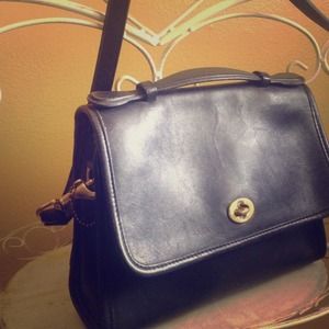 Authentic classic coach station bag. All leather.