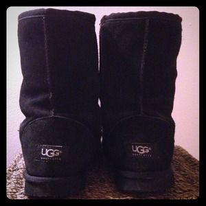 Sold!!!Good condition black mid hight uggs