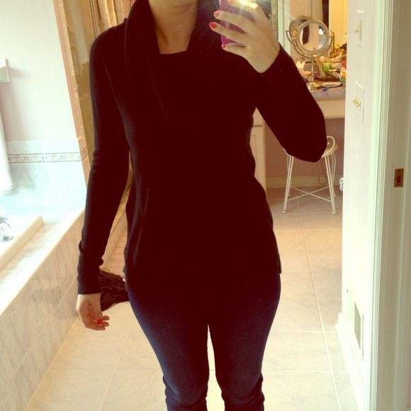 ❌SOLD❌  Black cowl neck sweater