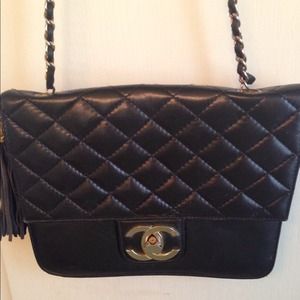 Cute black purse Chanel