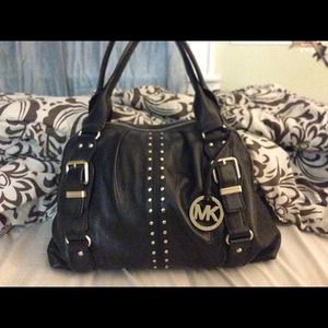 IN THE BEST CONDITION MK PURSE LEATHER BLACK