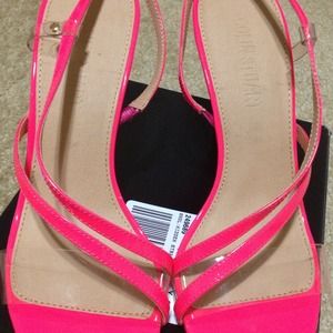 Neon pink high heel;)