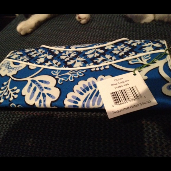 SOLD LOCALLY Vera Bradley clutch Blue Lagoon - Picture 2 of 4