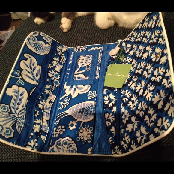 SOLD LOCALLY Vera Bradley clutch Blue Lagoon - Picture 3 of 4