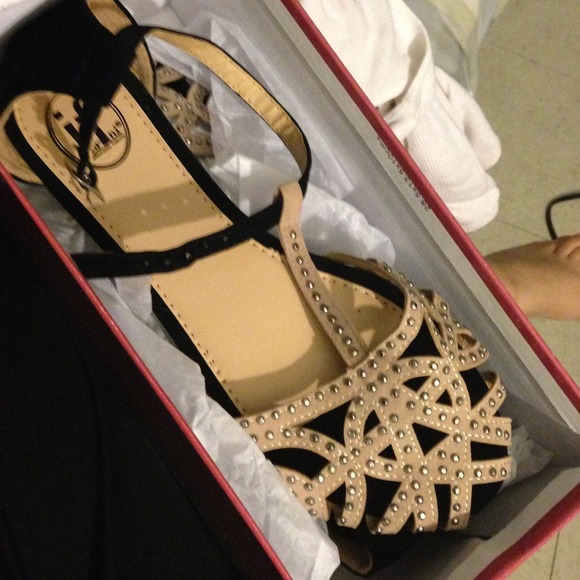 Brand new beige/black flats❌reduced❌!!!