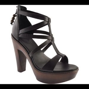 UGG Australia Salima Size 6