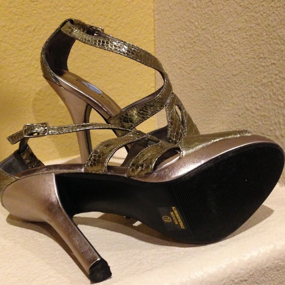 💕 Metallic Dressy Sandals - Picture 2 of 3