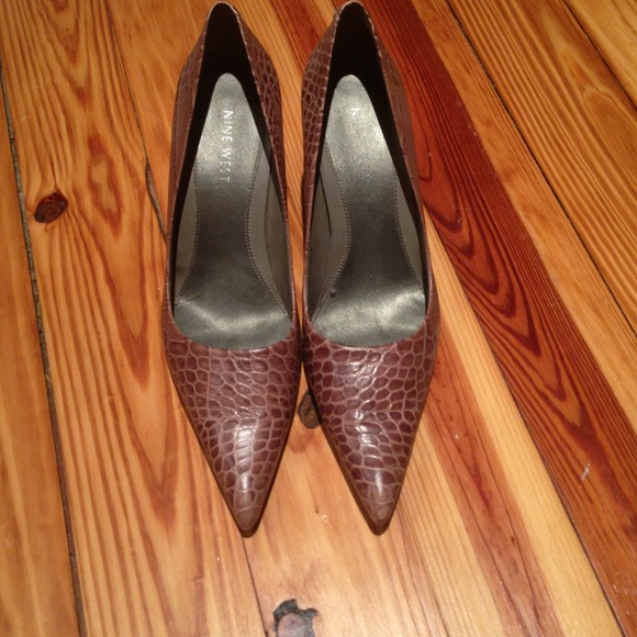 Nine West light brown snake skin-look size 7