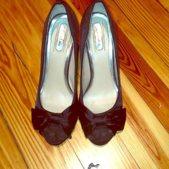 Black bow peep toe shoes size 7