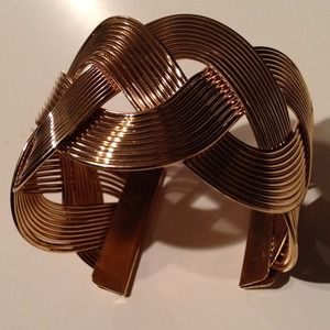 Beautiful gold plated braid bracelet!!