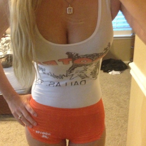 Hooters Dallas Texas outfit