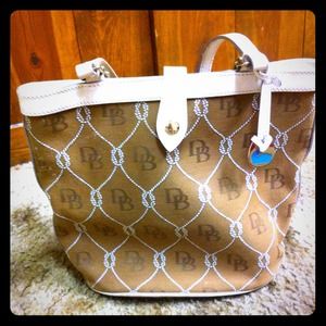 AUTHENTIC Dooney&Bourke Purse