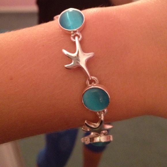 Magnetic clutched starfish and turquoise bracelet
