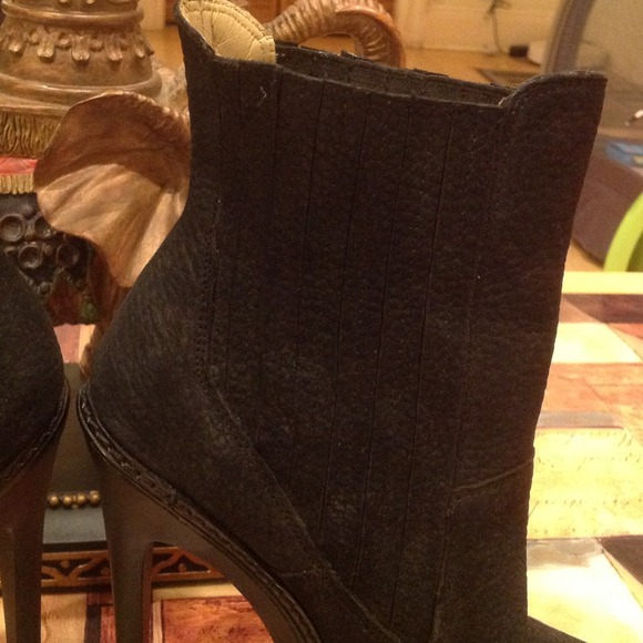 ❗️HOLD❗️ leather platform boots NWOT - Picture 2 of 4