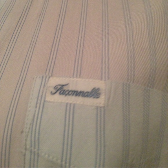 💥SOLD IN BUNDLE!💥Classic light blue button-down - Picture 2 of 3