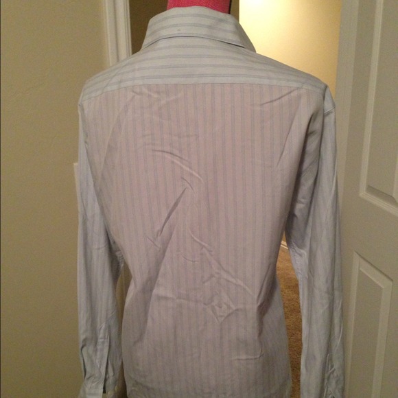 💥SOLD IN BUNDLE!💥Classic light blue button-down - Picture 3 of 3