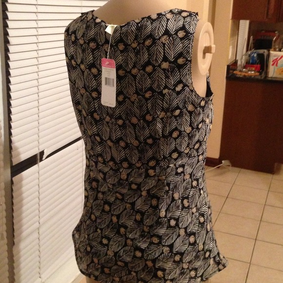 🚨Clearance🚨💋Beautiful  top - Picture 4 of 4