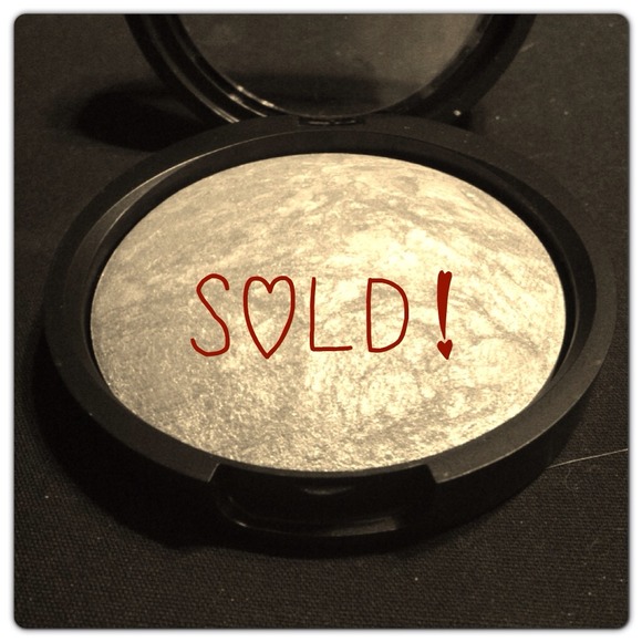 *SOLD* Laura Geller blush in Golden Apricot