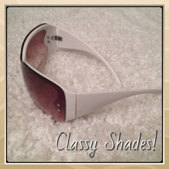 SOLD!!!👀Fashion Sunglasses👀 - Picture 2 of 4