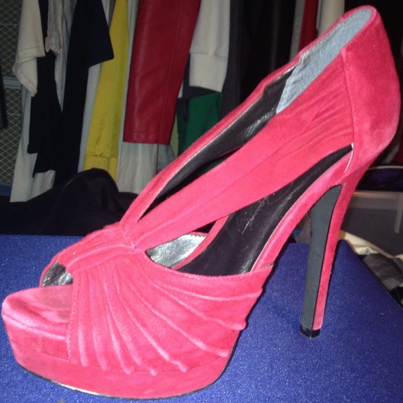 Red pumps