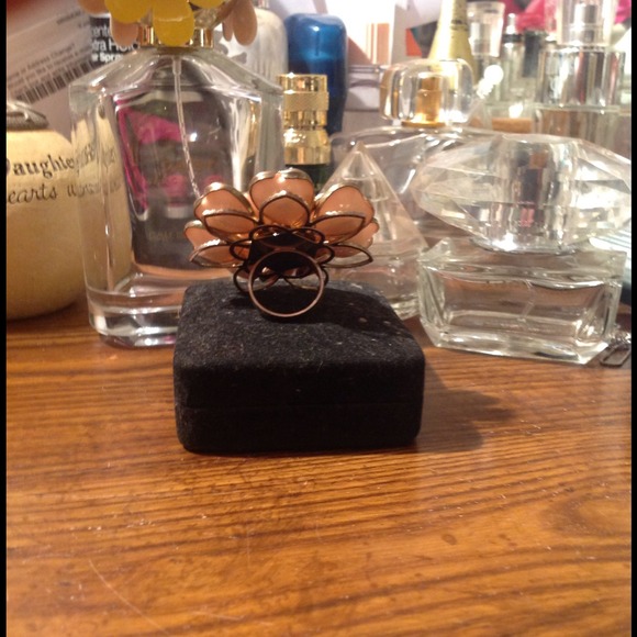 Over sized light pink ring - Picture 2 of 2