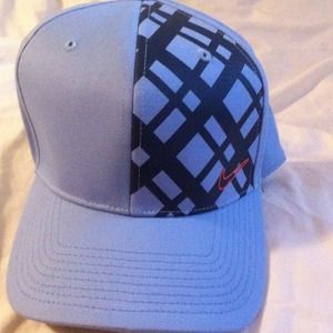 Free gift!!!!!NWT Nike blue hat. Labeled unisex