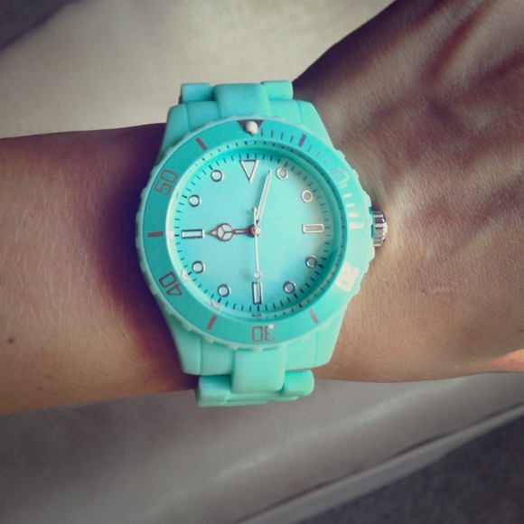 🚫🚫SOLD!🚫🚫Adorable, simple mint watch - Picture 1 of 2