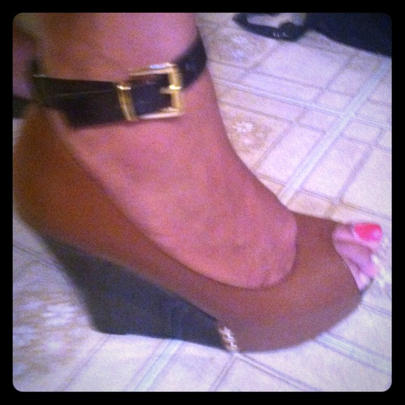 Shoedazzle wedge