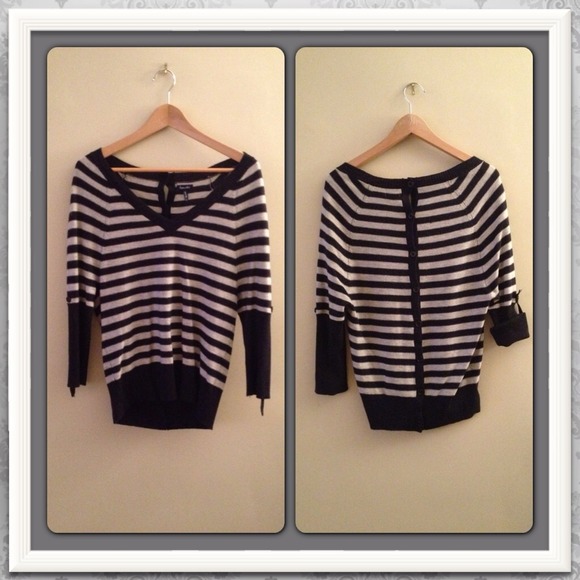 (Bundled & Sold🎈)Splendid Navy Striped Sweater