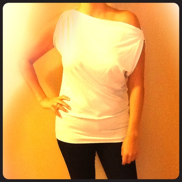 Tops - ⬇⚡REDUCED☀✨Off-The-Shoulder Top