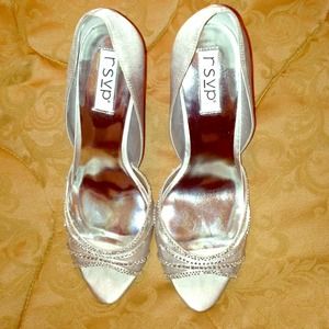 Worn 1x as a bridesmaid, no longer need. Enjoy!