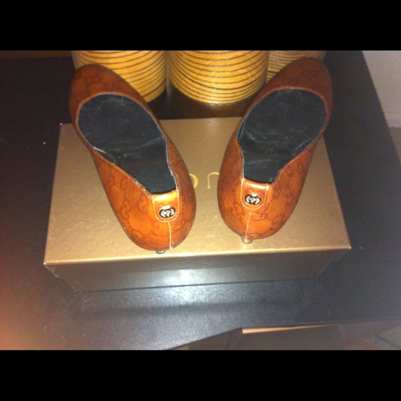 🌟🌟 Sold in bundle 🌟Authentic Gucci Wedge pumps - Picture 2 of 4