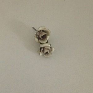 White flower earrings