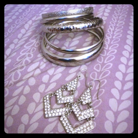 Silver bangles and earrings - Picture 1 of 3
