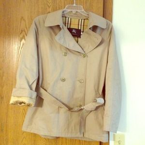 ⬇️REDUCED⬇️Burberry Trench Coat