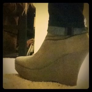Express Wedge Booties Sz 7