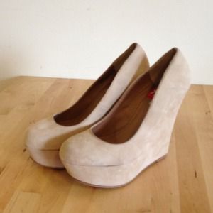 Steve Madden Pammyy Nude suede wedges
